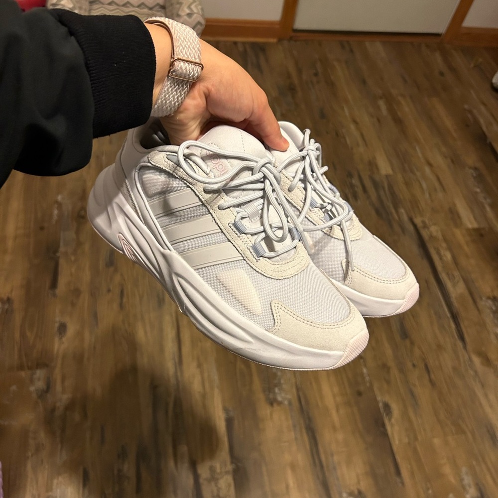 Adidas Sneakers